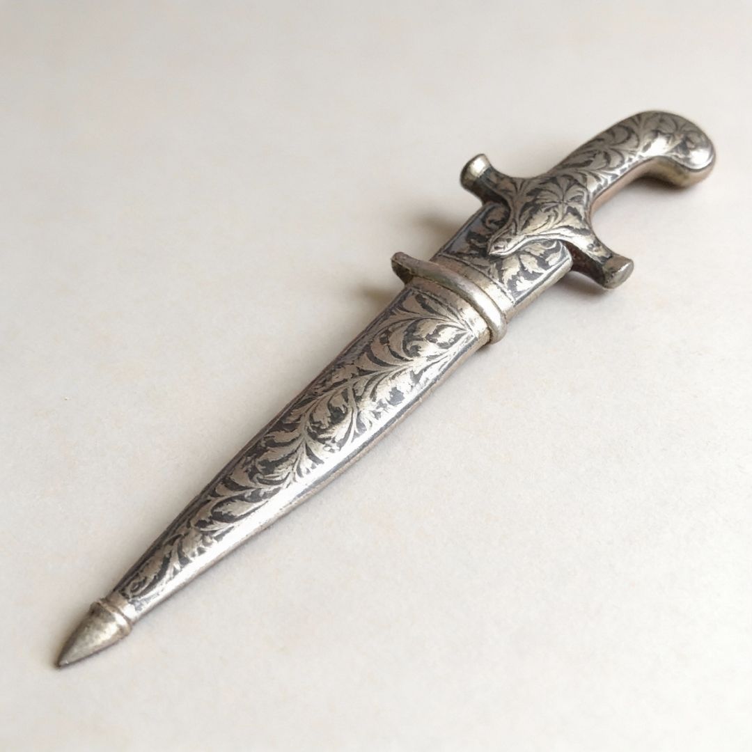 Fine Work Decorative Koftgari Daggers with Detailed Handcrafted Inlay