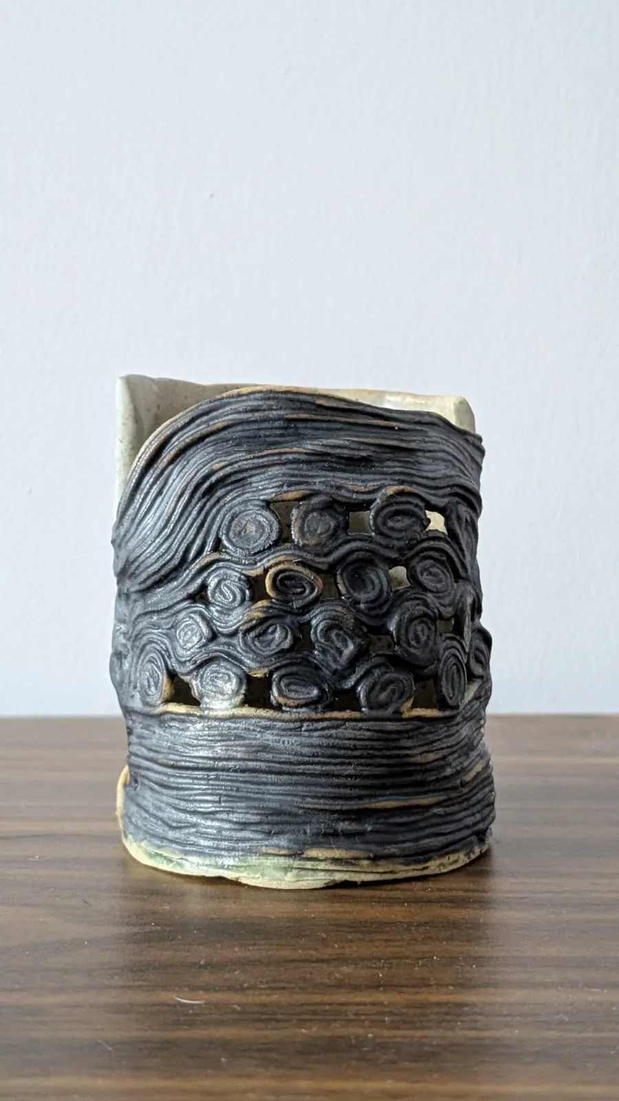  Ceramic Tealight holder/penstand