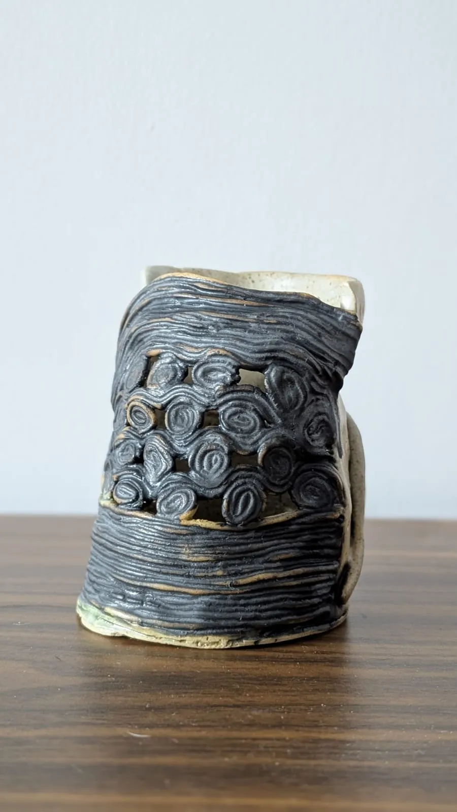  Ceramic Tealight holder/penstand