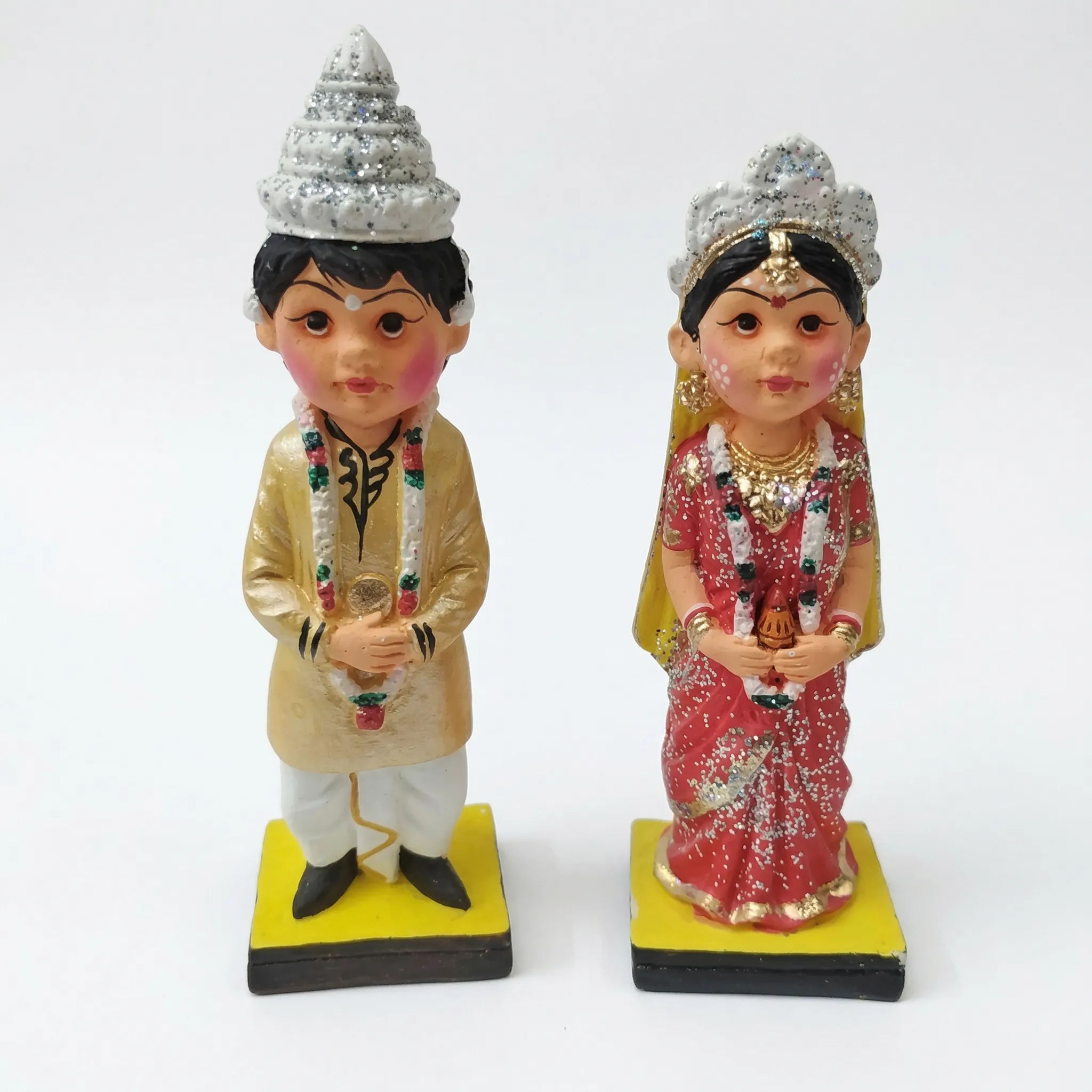 Traditional Bengali Couple Clay Dolls Wedding Decor